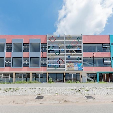 Sans Hotel Berau Square Tanjung Redep Exterior foto